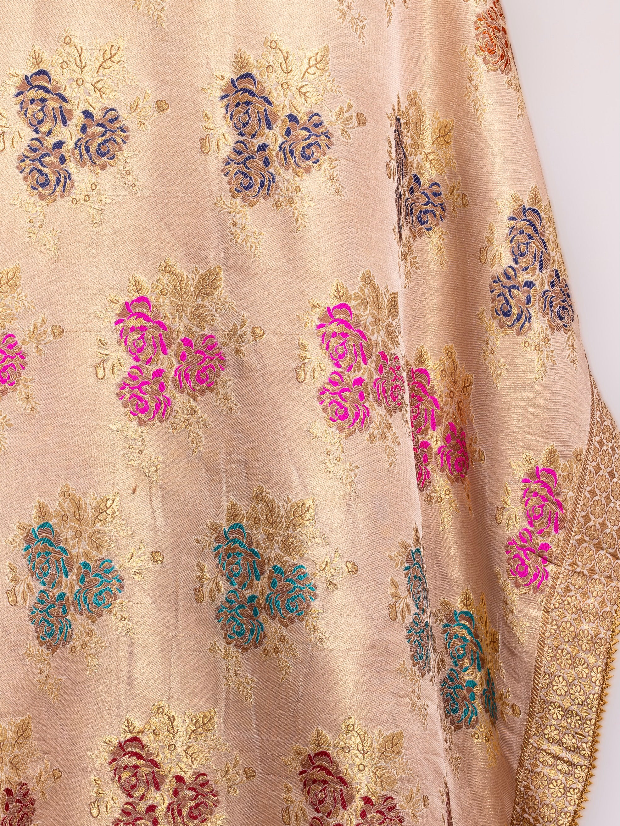 Mehr-e-Zareen – Luxury Floral Zari Shawl image 4