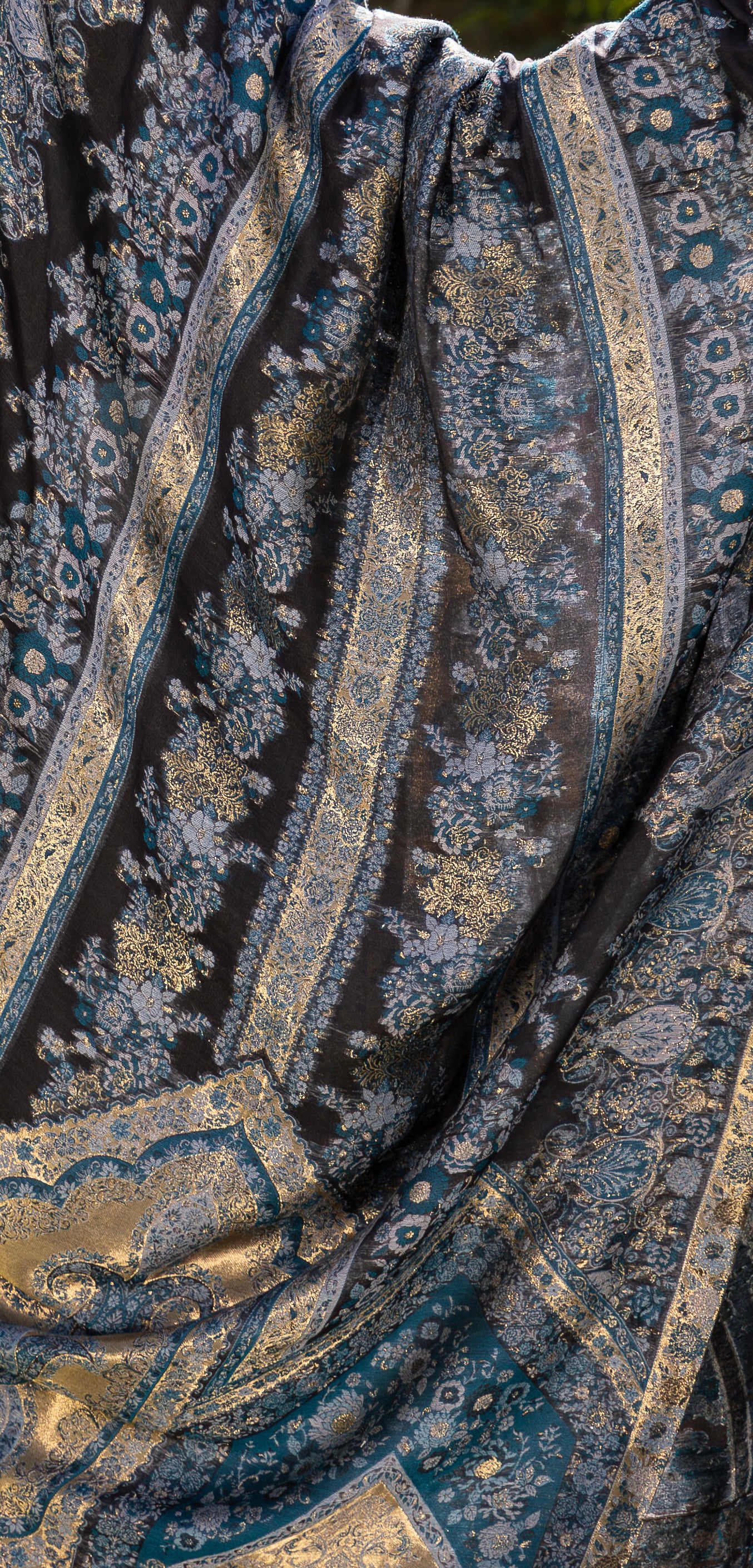 Mehr-e-Jamdani Heritage Shawl image 5