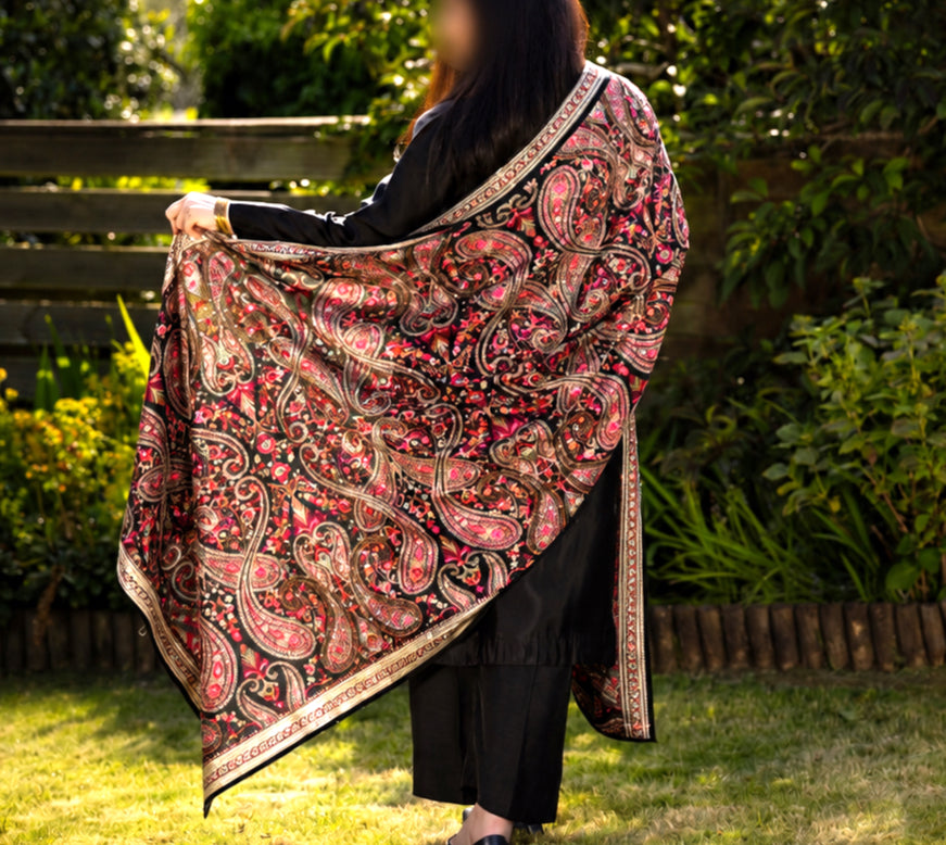 Mehr-e-Kalamkar Dupatta image 1