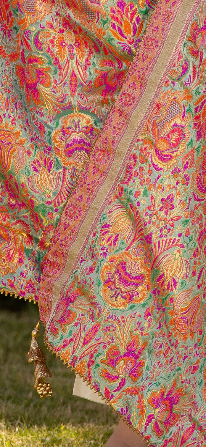 Mehr-e-Zareen Royale Kimkhab Shawl image 4